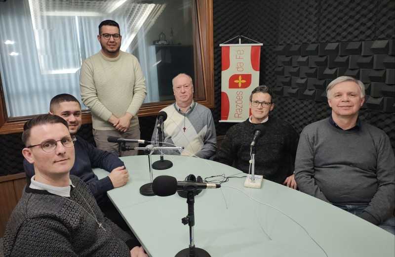 Foto de capa da notícia Candidatos ao diaconato permanente participam do programa Razões da Fé e convidam para as celebrações de ordenação